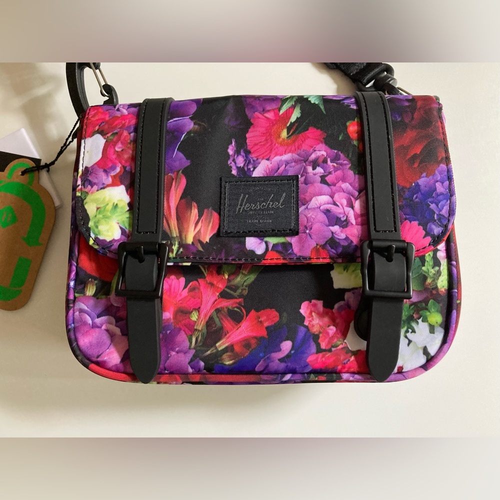 NWTS Herschel Flower Bouquet Purse Retreat Crossbody Mini Bag Adjustable Strap